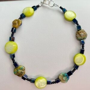 Chartreuse & Flower Bead Bracelet